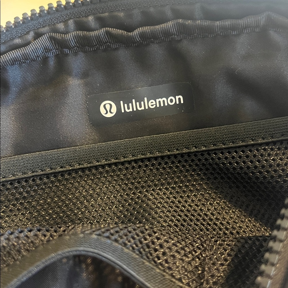 lululemon athletica Everywhere Belt Bag - Picture 6 of 7
